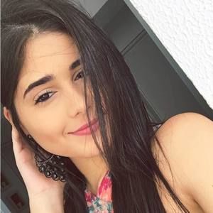 Meet your Posher, Larissa